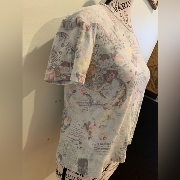 Cream and White graphic tea size small - Picture 2 of 6